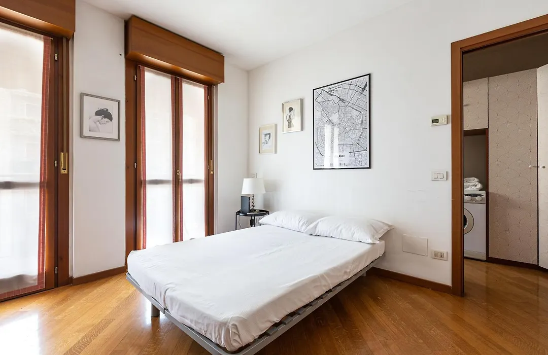 Cosy Studio With Balcony & Private Garage-1