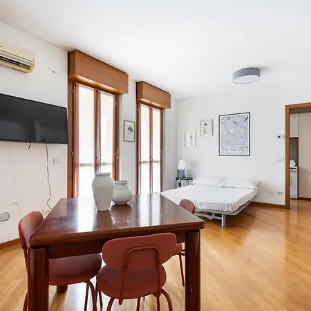 Cosy Studio With Balcony & Private Garage-2
