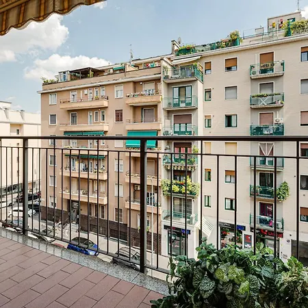 Cosy Studio With Balcony & Private Garage-3