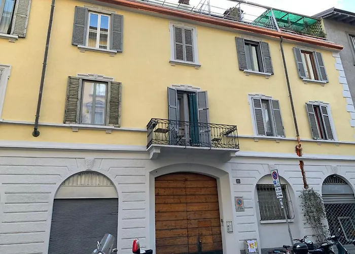 Bilocale Di Ringhiera In Corso Como/Garibaldi